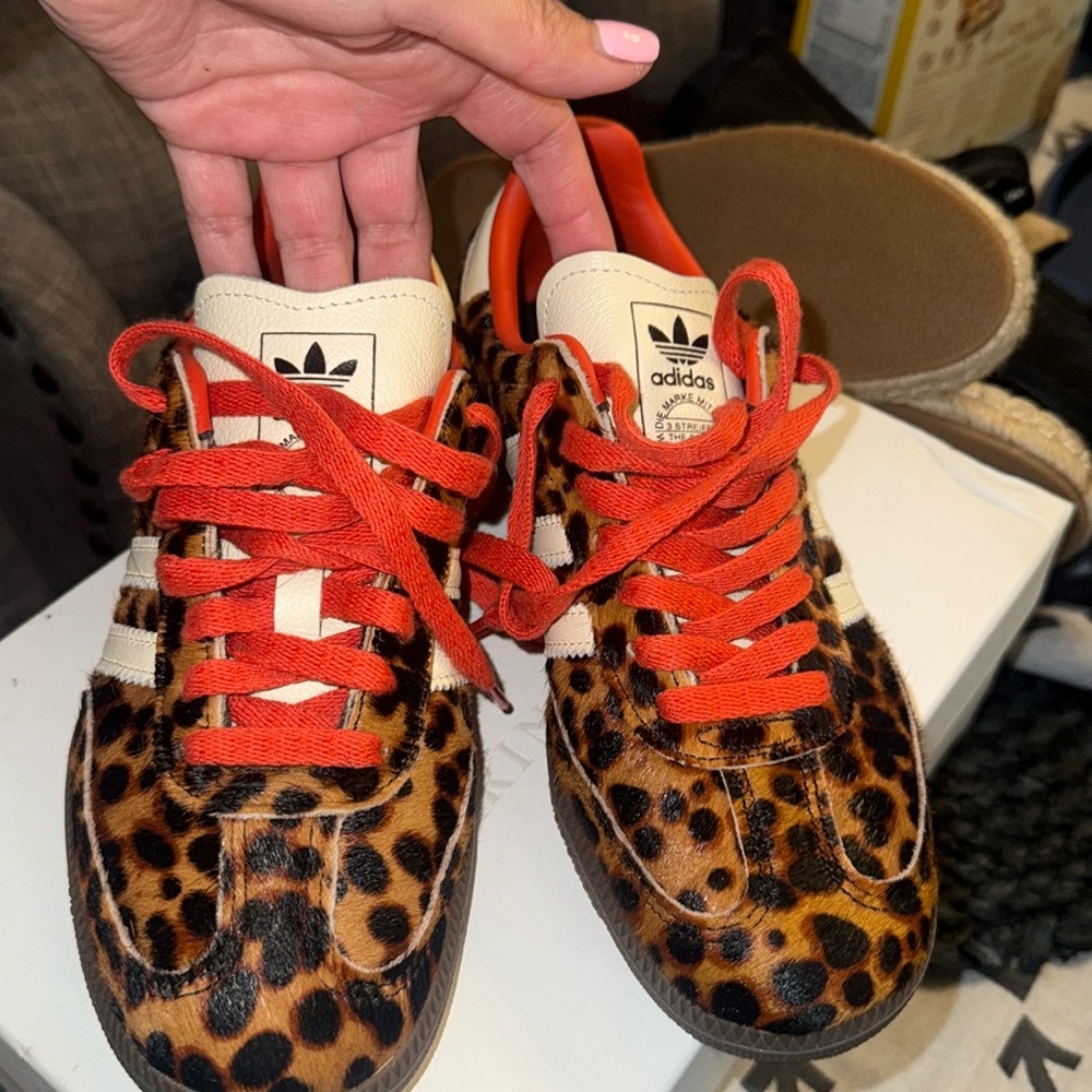 Leapord sambas women size 6.5